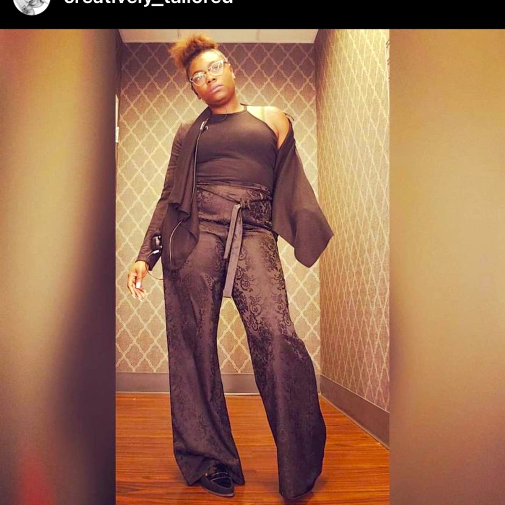 Beautiful textured wide leg black trousers!